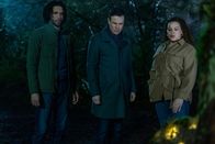 Charmed – (v.l.n.r.) Jordan Chase (Jordan Donica); Harry Greenwood (Rupert Evans); Josefina Reyes (Mareya Salazar)