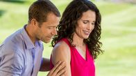 Cedar Cove – Paul (Colin Ferguson) und Olivia Lockhart (Andie MacDowell)