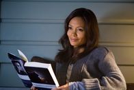 2012 – Der antike Maya Kalender prophezeit für das Jahr 2012 das Ende einer Ära. Doch Präsidententochter Laura Wilson (Thandie Newton) kann wie weltweit viele Menschen daran nicht glauben. Doch eines Tages erfährt sie, dass ihr Vater schon seit zwei Jahren große Archen bauen lässt, um einen Teil der Bevölkerung retten zu können ...