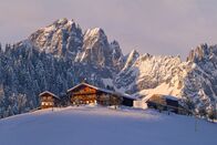 Heimatleuchten – Osterreich, Tirol, Bauernhof bei Kitzb¸hel gegen Wilden Kaiser