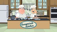 Family Guy – Als Peter (l.), Joe und Cleveland erfahren, dass Quagmires (r.) ein guter Koch ist, überreden sie ihn, sich auf eine Stelle als Fernsehkoch zu bewerben. Er bekommt sie Stelle - jedoch nur mit Peter als lustiger Sidekick, was nach und nach zu Problemen führt ...