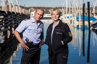 WaPo Bodensee – Nele Fehrenbach (Floriane Daniel, r.) und ihr Kollege Paul Schott (Tim Wilde, l.) ermitteln am Bodensee.