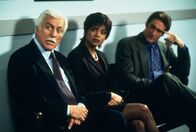 Diagnose: Mord – v.l.n.r.) Dr. Mark Sloan (Dick Van Dyke); Amanda Bentley-Livingston (Victoria Rowell); Steve Sloan (Barry Van Dyke)