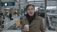 Geschichte zum Mitnehmen – Maximilian Maier im Hauptbahnhof am Gleis 11.