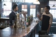 Whiskey Cavalier – Jai Datta (Vir Das, l.); Edgar Standish (Tyler James Williams, r.)