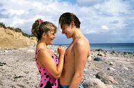 Der Landarzt – 4. Eike (Hendrik Martz) und Vroni (Karin Thaler) genießen die letzten gemeinsamen Urlaubstage.