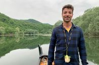 Wunderschön! – Bei einer Bootsfahrt über den Skadarsee, den größten See der Balkanhalbinsel, fühlt sich Ramon Babazadeh wie in einer fremden Welt.