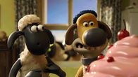 Shaun das Schaf – Hoffentlich schmeckt die Torte, damit das Date noch ein Erfolg wird.