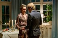 Sturm der Liebe – Gerry (Johannes Huth, r.) überrascht Merle (Michaela Weingartner, l.) mit einem Tanz.