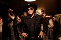 Machete – Der unberechenbare Anführer einer privaten Grenzarmee, Von (Don Johnson, M.), will nur eines: Machetes Tod!