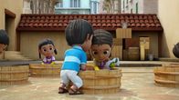 Super Wings – Meena und ihre Freunde färben die Kostüme in großen Holzbottichen.