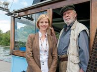 Die letzte Fahrt – Claudia (Julia Jäger) begleitet ihren Vater Rainer (Heinz Baumann) auf seiner letzten Fahrt.