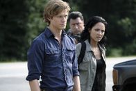 MacGyver – MacGyver (Lucas Till, l.); Riley Davis (Tristin Mays, r.)