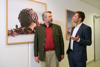 Die Rosenheim-Cops – L-R: Anton Stadler (Dieter Fischer) und Sven Hansen (Igor Jeftić)