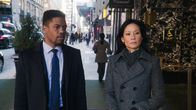 Elementary – v.l.n.r.) Detective Marcus Bell (Jon Michael Hill); Dr. Joane Watson (Lucy Liu)