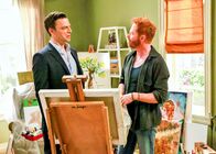 Modern Family – L-R: Charlie Bingham (Justin Kirk) und Mitchell Pritchett (Jesse Tyler Ferguson)