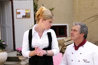 Sturm der Liebe – ARD STURM DER LIEBE - WAS BISHER GESCHAH, "Die Höhepunkte der letzten Folgen" Uhr im ERSTEN. Im Mittelpunkt des Sturm-der-Liebe Specials stehen die Highlights der Folgen 1332 -1336. Lena (Johanna Bönninghaus, l.) ist außer sich vor Sorge um ihren kranken Bruder Markus. Wird André (Joachim Lätsch, r.) ihr beistehen können?