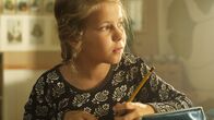 Ella und das große Rennen – Ella (Freja Teijonsalo) überlegt, wie sie und ihre Mitschüler die gemütliche alte Schule behalten können.