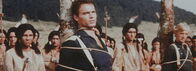 Winnetou II – Skrupellose Gangster stiften immer wieder Unruhe in Winnetous geliebter Heimat. Da weder die Weißen, noch die Indianer die wahren Verursacher kennen, bricht erneut ein Krieg aus. Auch Leutnant Merril (Terence Hill, l.) gerät in die Hände blutrünstiger Indianer ...