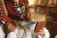Der Patriot – Der britische Lord General Charles Cornwallis (Tom Wilkinson) wirft Tavington seine grausame Handlungsweise vor ...