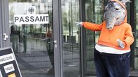 TanzAlarm – Warten auf dem Passamt 2;