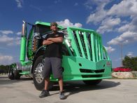 Car Rescue - Ran an den Rost! – Joe Martin in front of the finished Interantional Lonestar paint job.