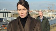 Jenseits der Angst – Modedesignerin Lisa (Anja Kling) wird bedroht. Ihr Prokurist Stefan (Moritz Grove) hilft ihr.
