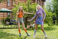 Weckschreck – Patty (Bella Bading) und die Roboterin (Anne-Marie Waldeck) lassen es zusammen ordentlich krachen.