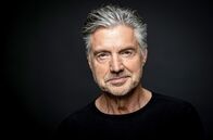 Knapp daneben – rbb Fernsehen KNAPP DANEBEN - MUSIK & TALK MIT HEINER KNAPP, "Gast: Marian Gold" Uhr. Knapp Daneben mit Marian Gold. Er ist die Stimme von Alphaville! Erleben sie die großen Hits von Alphaville, dazu Neuinterpretationen und ganz viel Talk mit Heiner Knapp (Foto) und Marian Gold.