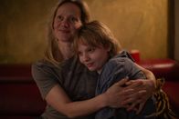 neoriginal: Push – Anna (Anna Schudt, l.) und Isi (Berit Vander, r.) haben einen Mutter-Tochter-Talk. Isi kann nicht verstehen, warum ihr Vater sich für seine Affäre entschieden hat und ihre Eltern sich nun scheiden lassen. Für Anna ist es mehr ein Aufatmen und wieder zu sich finden.