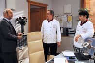 Sturm der Liebe – ARD STURM DER LIEBE FOLGE 1245 Uhr im ERSTEN. Götz (Andreas Borcherding, l.) und Robert (Lorenzo Patané, r.) sind von Andrés (Joachim Lätsch, M.) Ideen zur Gewinnsteigerung alles andere als angetan.