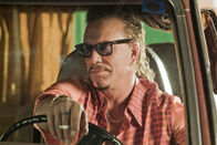 The Informers – Jack wird von seinem kriminellen Onkel Peter (Mickey Rourke) unfreiwillig in ein schreckliches Geschäft verwickelt.