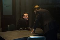Gotham – Oswald Cobblepot alias Penguin (Robin Lord Taylor, l.); James Gordon (Ben McKenzie, r.)