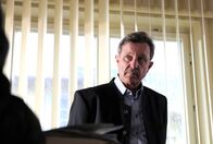 Dahoam is Dahoam – Bürgermeister Schattenhofer (Werner Rom) kommt auf eine Idee für eine alternative Einnahmequelle.