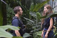 Hawaii Five-0 – Alex O'Loughlin (Steve McGarrett), Claire Forlani (Alicia Brown).