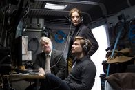 A Most Wanted Man – Arbeitsalltag Überwachung: Günther Bachmann (Philip Seymour Hoffman, l.) und seine Mitarbeiter Niki (Vicky Krieps, m.) und Maximilian (Daniel Brühl, vorne).