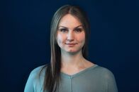 RESPEKT kompakt – Moderatorin Caroline Hofmann.