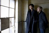 Sherlock – Sherlock Holmes (Benedict Cumberbatch, l.); Dr. John Watson (Martin Freeman, r.)