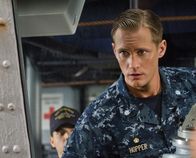 Battleship – Commander Stone Hopper (Alexander Skarsgĺrd) wurde mit einem Lenkwaffenzerstörer entsandt, um die empfangenen Signale zu untersuchen. Noch ahnt niemand, wer die Invasoren sind...