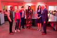 The Good Place – v.l.n.r.) Chidi (William Jackson Harper); Eleanor (Kristen Bell); Jason (Manny Jacinto); Tahani (Jameela Jamil); Janet (D'Arcy Carden); Michael (Ted Danson)