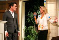 Modern Family – Ty Burrell (Phil Dunphy), Julie Bowen (Claire Dunphy).