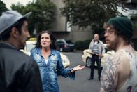 neoriginal: Blockbustaz – Sol Berger (Eko Fresh, l.) und Hardy (Sascha Reimann, r.) werden von der Taxifahrerin (Katy Karrenbauer) überrumpelt.