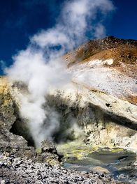 Wildes Japan - Land der tausend Inseln – Aufsteigender Rauch, Jigokudani "Hell Valley", Berg Tateyama, Honshu