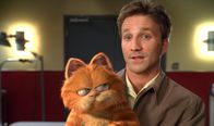 Garfield – L-R: Garfield, Jon Arbuckle (Breckin Meyer)