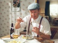 Lachgeschichten – Hier eine Szene aus "Heinz Becker: Spurlos verschwunden", 2001 Heinz Becker (Gerd Dudenhöffer) erläutert beim Mittagessen seine Pläne für den Kellerausbau.