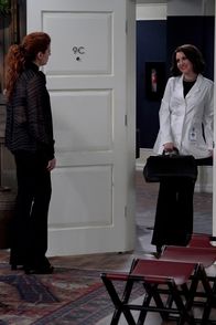 Will & Grace – Grace Adler (Debra Messing, l.); Karen Walker (Megan Mullally, r.)