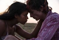 Bones & All – Maren (Taylor Russell, l.); Lee (Timothée Chalamet, r.)