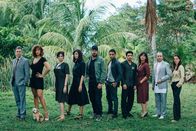 They Were Ten – Zehn Menschen wurden auf eine Insel vor der Küste Französisch-Guyanas gelockt. Von links: Gilles (Guillaume de Tonquédec), Kelly (Manon Azem), Myriam (Isabelle Candelier), Eve (Marianne Denicourt), Xavier (Samuel Le Bihan), Malik (Nassim Lyes), Eddy (Samy Seghir), Victoria (Romane Bohringer), Vincent (Patrick Mille) Nina (Matilda Lutz).