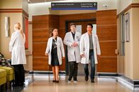 The Good Doctor – (v.li.): Antonia Thomas (Dr. Claire Browne), Freddie Highmore (Dr. Shaun Murphy), Will Yun Lee (Dr. Alex Park).