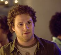 Beim ersten Mal – Ben Stone (Seth Rogen) ist zwar kein Teenie mehr, benimmt sich aber so. Mit seinen Freunden lebt er ziellos in den Tag hinein, kifft, was die Pfeife hergibt, widmet sich albernen Dingen, wie Trampolinspringen, und hofft, dass irgendwann das Glück auch bei ihm an die Tür klopft ...